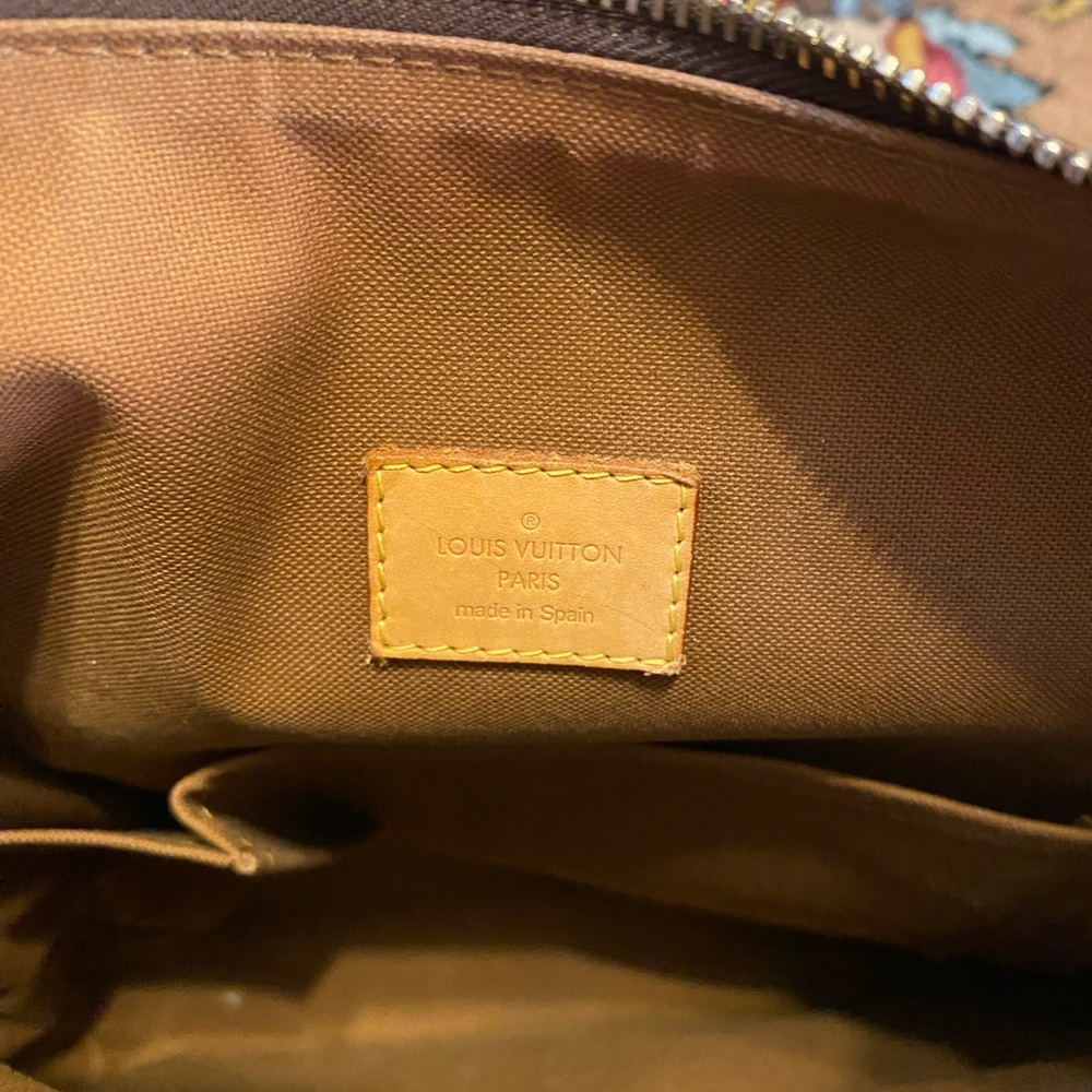 Louis Vuitton Monogrammed Odeon crossbody - Picture 6 of 14